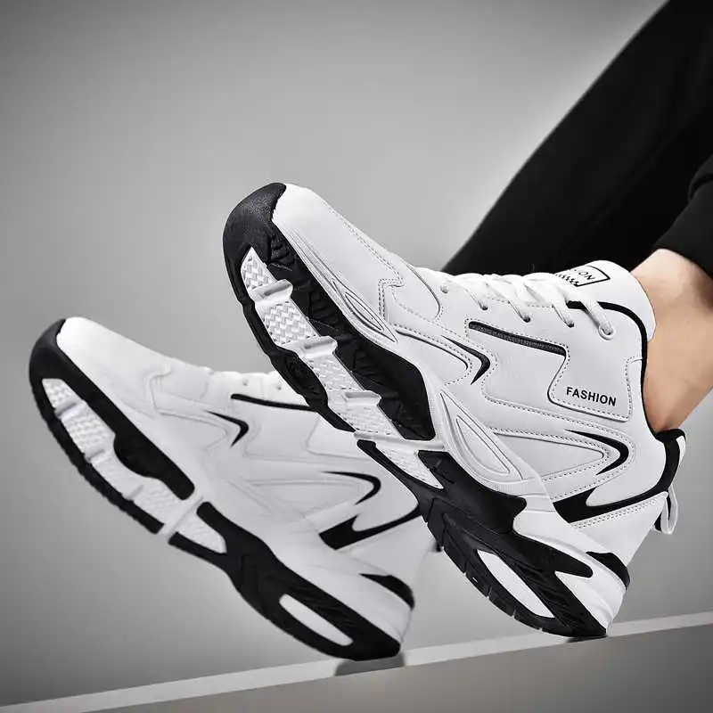 Street Fashion In Vietnam - Sepatu kets olahraga untuk pria, sepatu